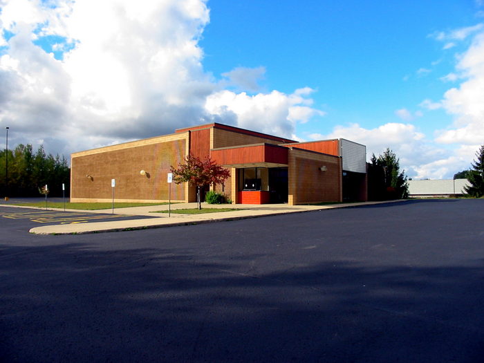 Traverse Bay Cinema - October 2002 Photo (newer photo)